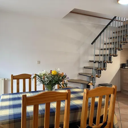Garden Balcony Stay, Cleaning Included Appartement
